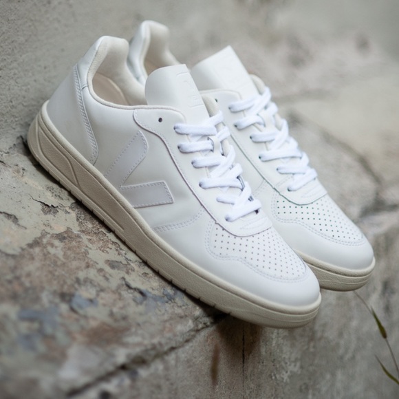 Veja Shoes - Veja V-10 Leather Low-Top Sneakers - Extra White